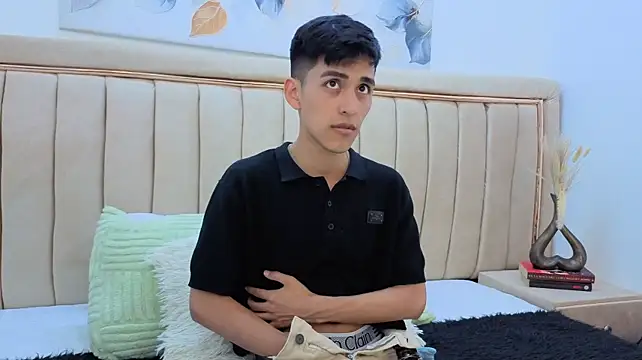 Julian_Carusso live sex cam