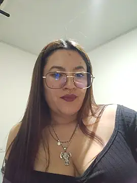 samm_curvy