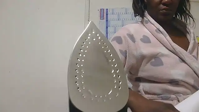 sluttylaura21 live cam on StripChat