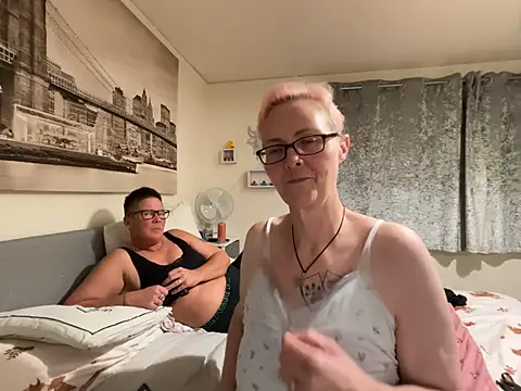 Curvy-Jinx live cam