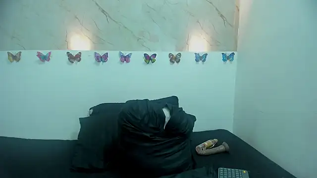 esmeralda_jenn11 live cam on StripChat