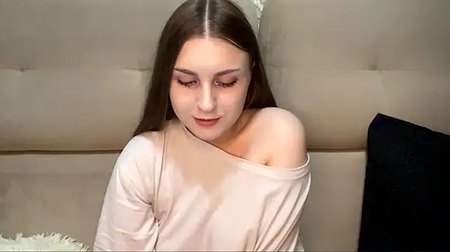 Adelehello live cam on StripChat