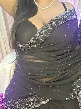 Curvy_Pooja