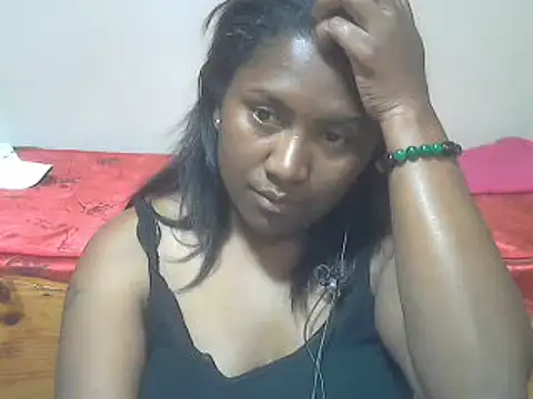 cutybigass live cam on StripChat