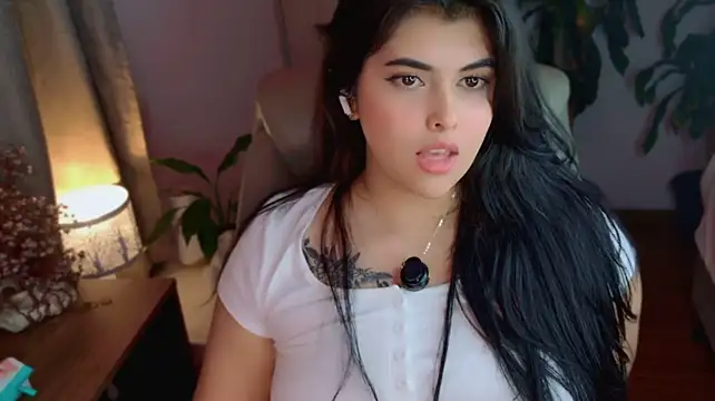 Nannicutee live cam on StripChat
