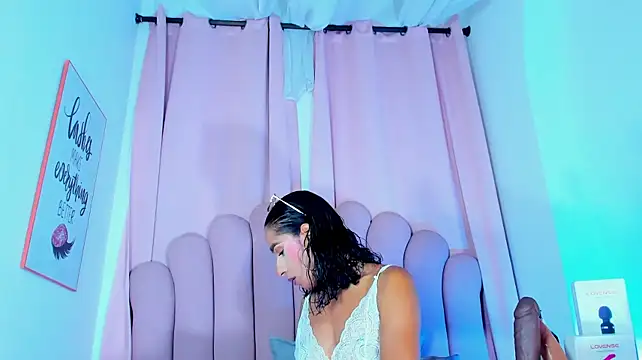 NicoleMadrird live cam on StripChat