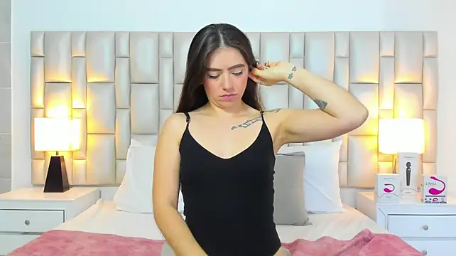paola_katy_dicks