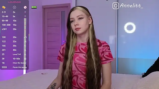 Annelitt live cam on StripChat