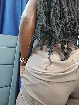 Black_prettty live cam on StripChat