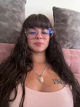 VioletaSubmissive live cam on StripChat