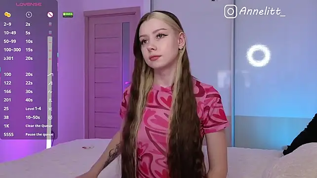Annelitt live cam on StripChat