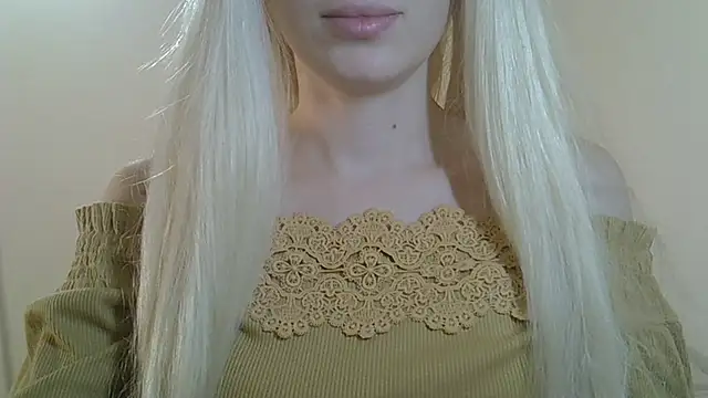 ViraVrema live cam on StripChat