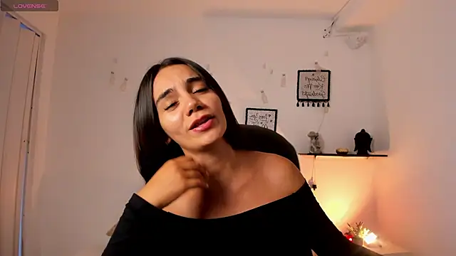 martina_mancini live cam on StripChat