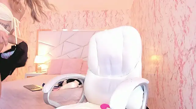 Emily_Whinfre live cam on StripChat