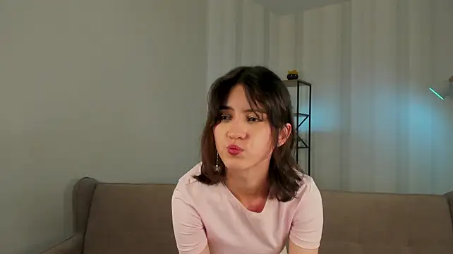 LaveraSitko live cam on StripChat