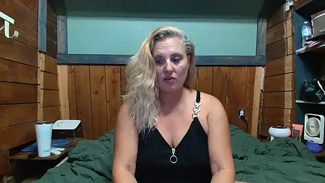 lisaxlovexxx live cam on StripChat