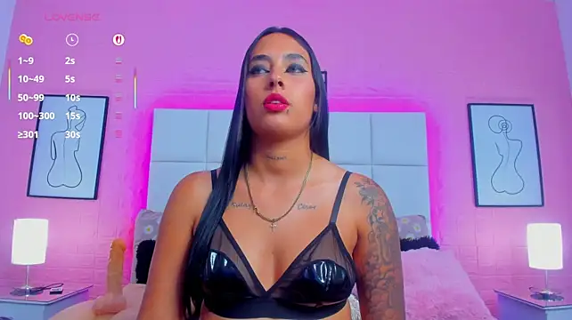 charlotte_kisss live cam on StripChat