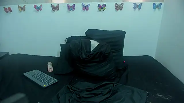 esmeralda_jenn11 live cam on StripChat