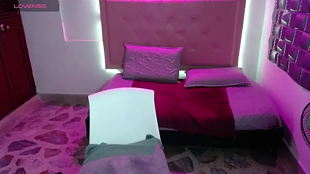 Bunny__22 live cam on StripChat