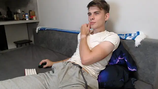 Student_Oliver live cam on StripChat