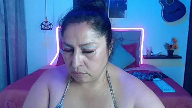 Keyla01_ live cam on StripChat