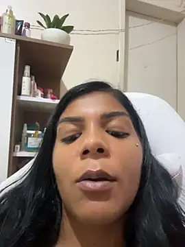 Indiazinhax live cam on StripChat