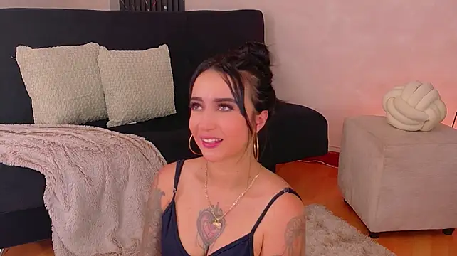 EmmyEvans1 live cam on StripChat