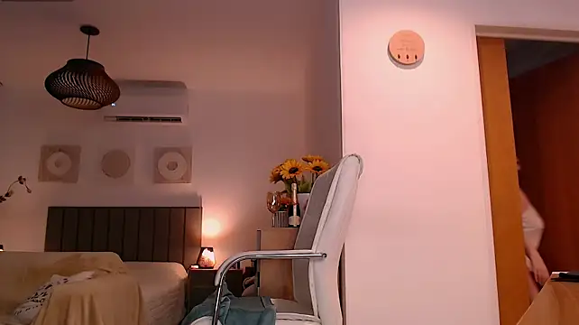 Tilly_Eliot live cam on StripChat