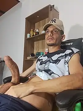 LatinBeast26cm live cam