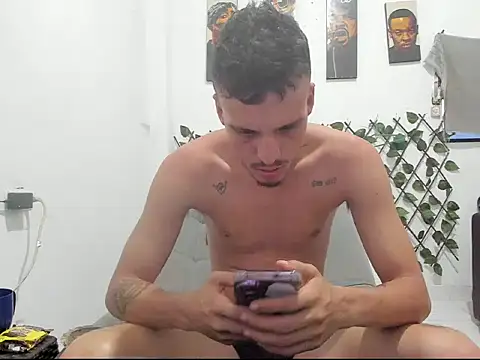 Latins_Boss live cam on StripChat