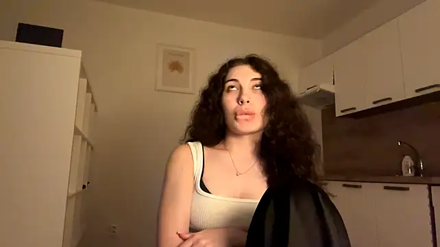 LisetteGhazvini live cam on StripChat