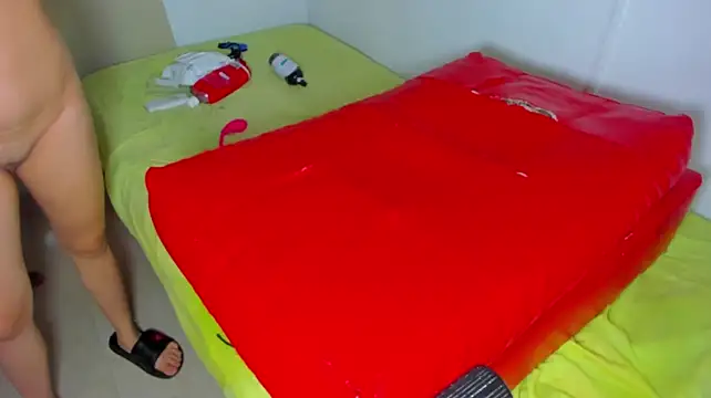 KinkyLatins webcam