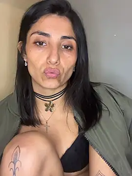 IsabellaGonzalez live cam on StripChat