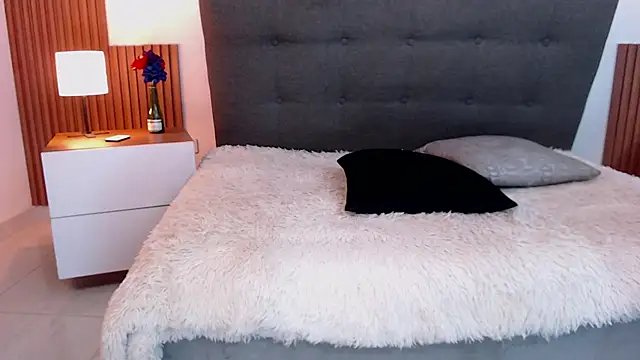 aleesha_cameron02