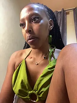 Sexylatisha live cam on StripChat