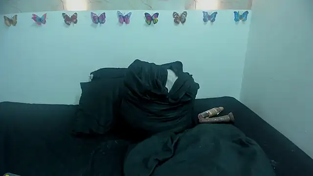 esmeralda_jenn11 live cam on StripChat