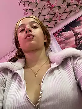 aly_16 live cam on StripChat