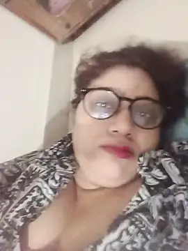 Wildsimmi27 live cam on StripChat