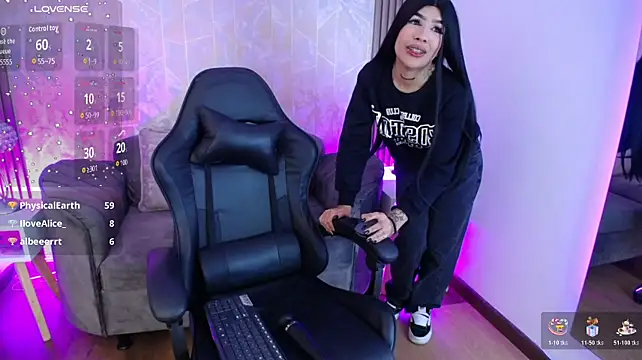 Raven_Wood live cam on StripChat