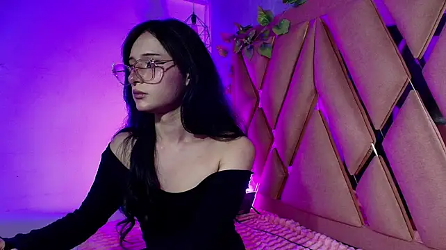 la_bommbastic live cam on StripChat