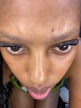 Sexylatisha live cam on StripChat