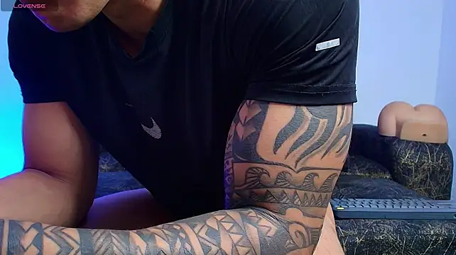 BrayaanFit live cam on StripChat