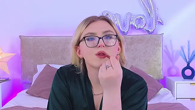 Jules_night live cam on StripChat