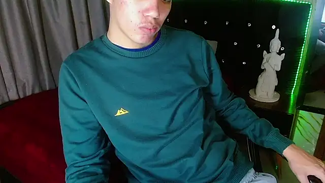 haku_nayro live cam on StripChat