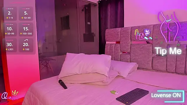 SelenaRogerss live cam on StripChat