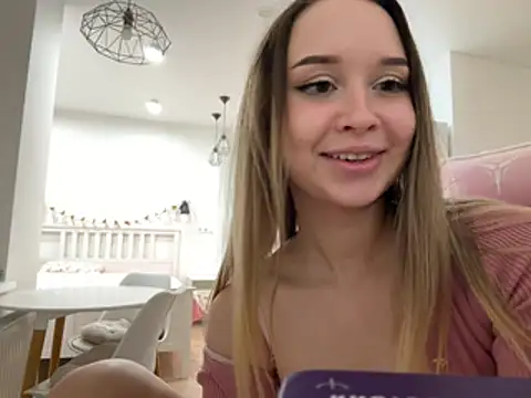 JuliaPlushy live cam on StripChat