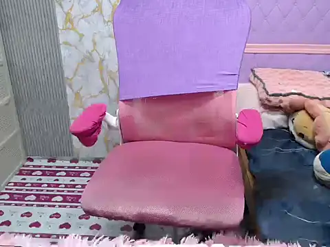Hornyblaire18 live cam on StripChat