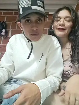 moonlight-couple live cam on StripChat