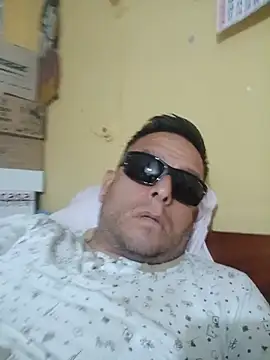 chicoguapo8 live cam on StripChat