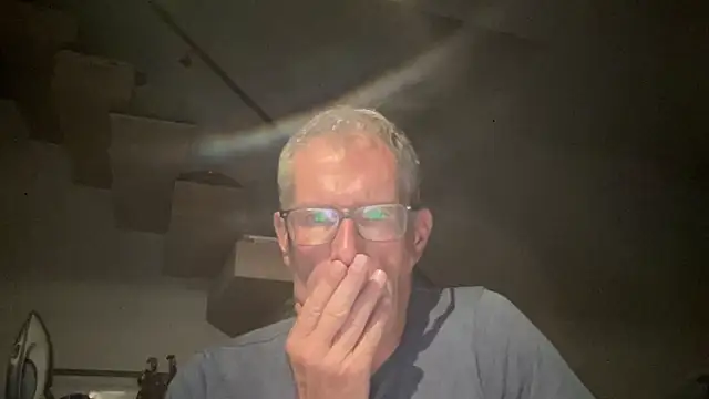choupipat1 live cam on StripChat